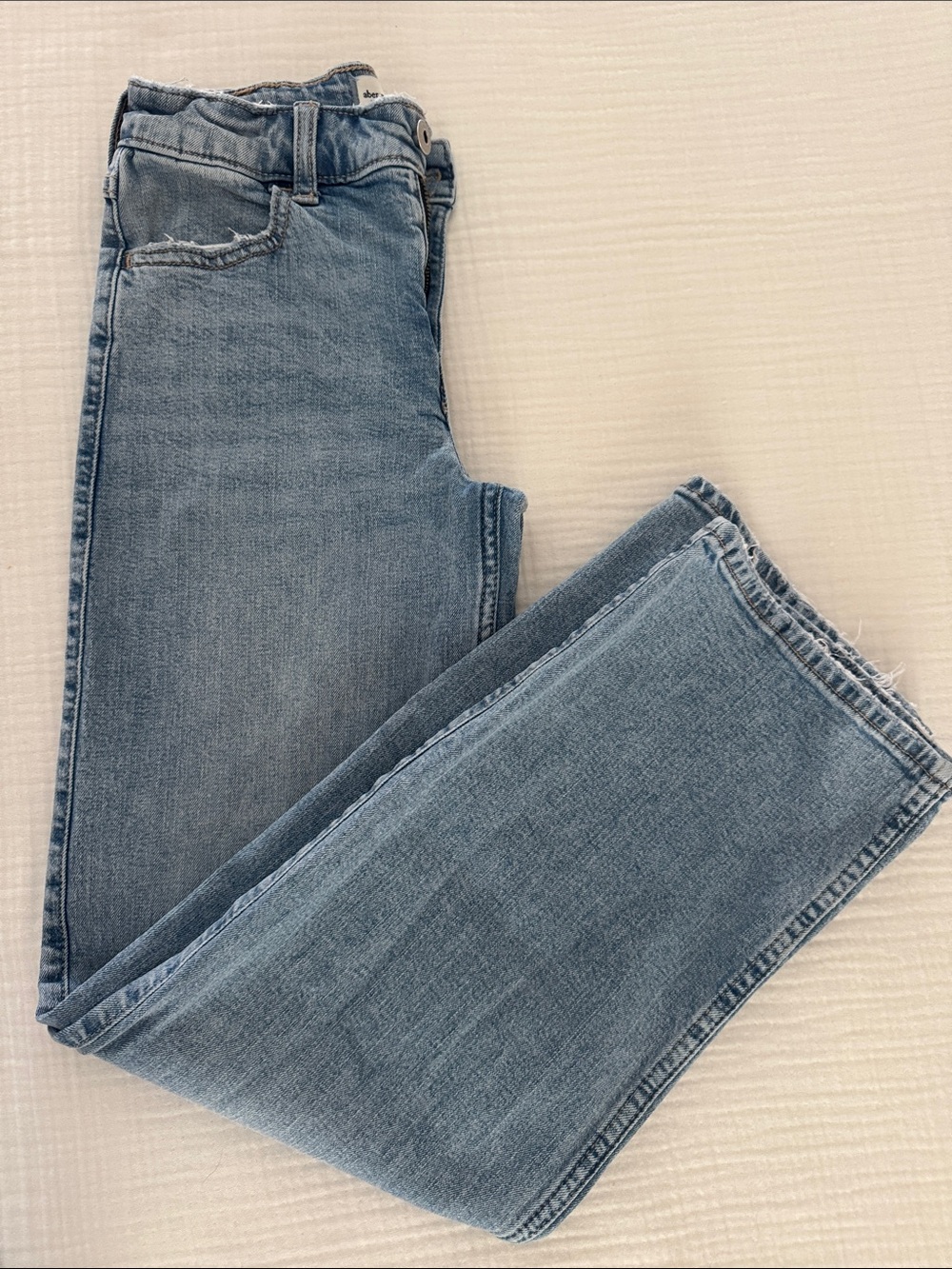 abercrombie kids Girls High Rise Wide Leg Jeans. Light Wash. Size 11/12 Long
